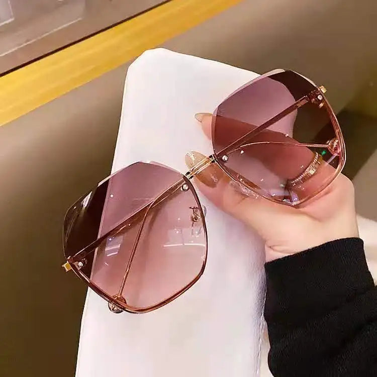 New Fashion Brand Design Vintage Rimless Pilot Sunglasses Women Men Retro Cutting Lens Gradient Sun Glasses Female UV400