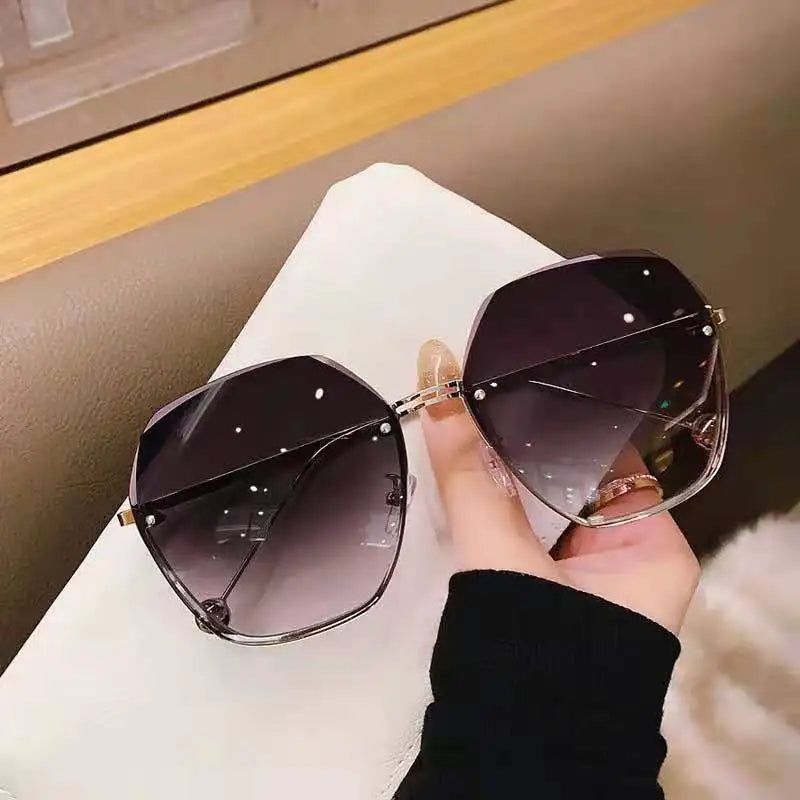 New Fashion Brand Design Vintage Rimless Pilot Sunglasses Women Men Retro Cutting Lens Gradient Sun Glasses Female UV400