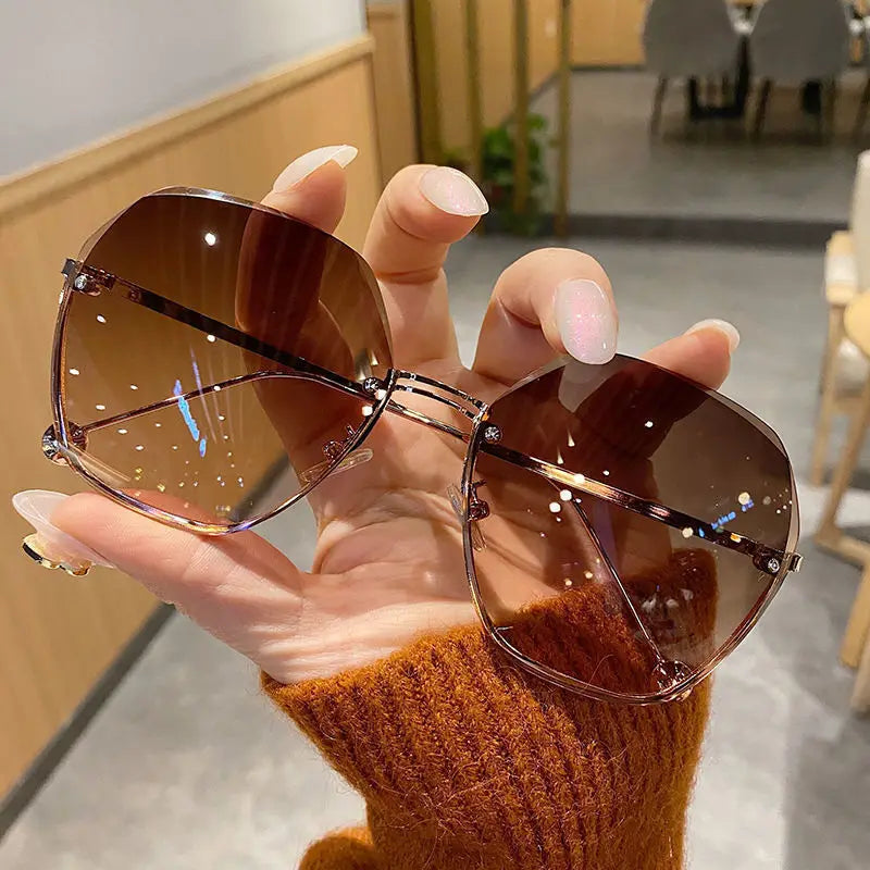 New Fashion Brand Design Vintage Rimless Pilot Sunglasses Women Men Retro Cutting Lens Gradient Sun Glasses Female UV400