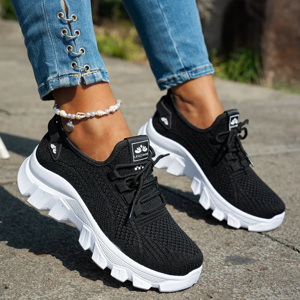 Women's 2025 Spring Knitted Shoes Lightweight Breathable Mom Shoes Plus Size Comfort Non-Slip Casual Flat Sole Slip-On