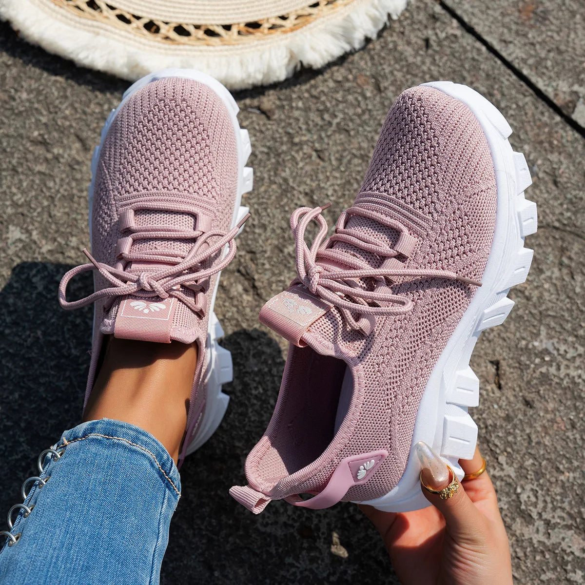 Women's 2025 Spring Knitted Shoes Lightweight Breathable Mom Shoes Plus Size Comfort Non-Slip Casual Flat Sole Slip-On